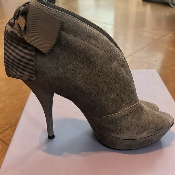 Vera Wang Granite Suede Leather Royce Peep Toe Bow  Platform Ankle Booties - Picture 6 of 12
